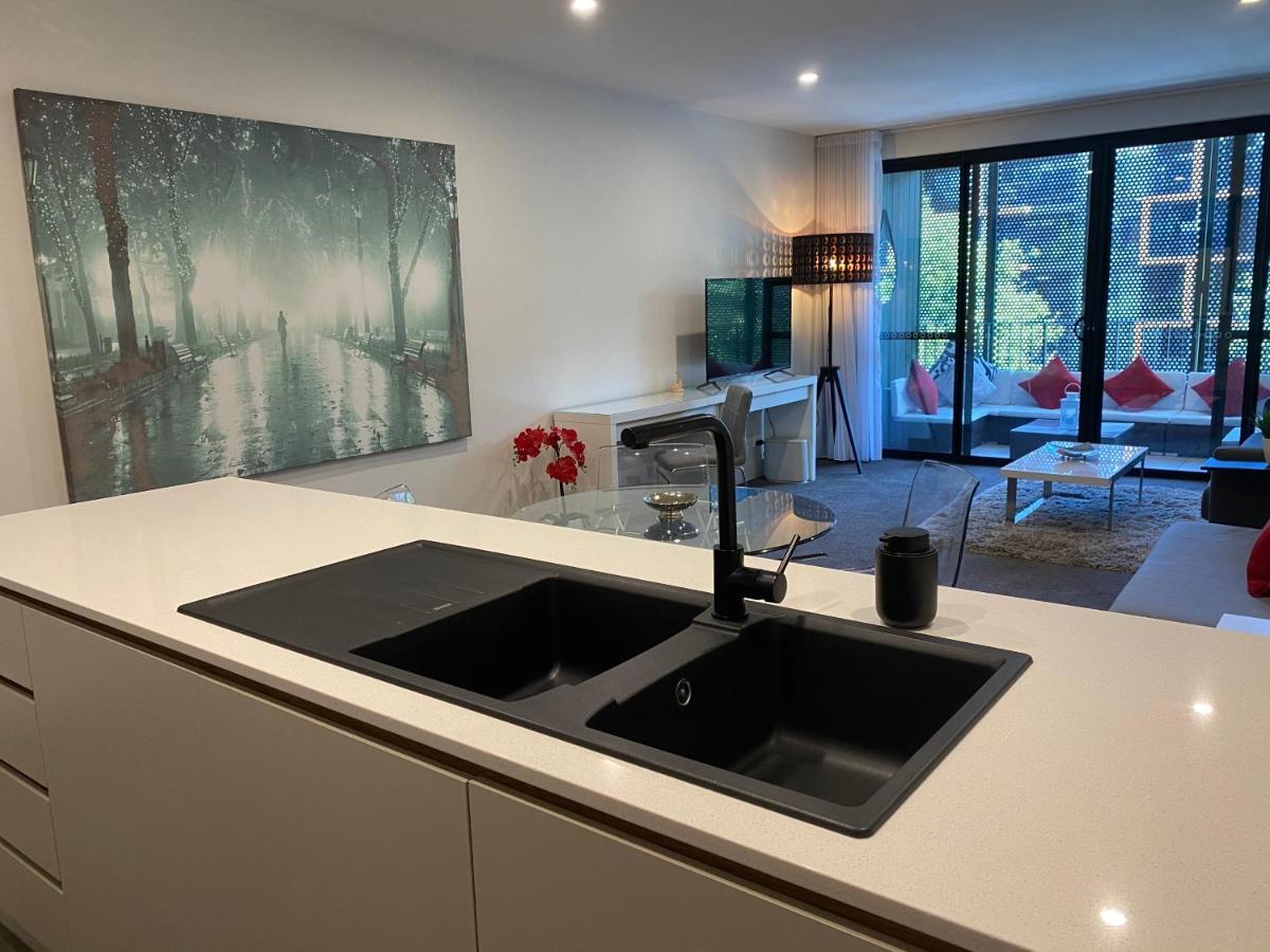 The Gallery Luxe 1 Bedroom Executive Apartment In The Heart Of Braddon Wine Secure Parking Wifi Camberra Exterior foto
